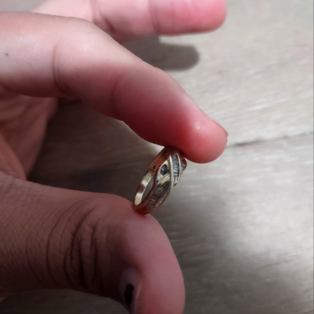 Women's 10k Gold Ring Size 5.5